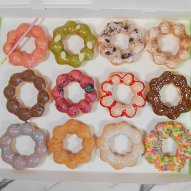 12 Mochi Donuts.